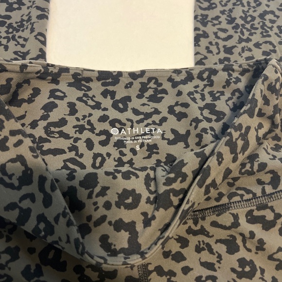 Athleta Ultimate Camo 7/8 Tight Camo Green Olive Legging - Size Small - Picture 3 of 3